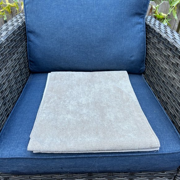 Table Runner - Picture 2 of 2